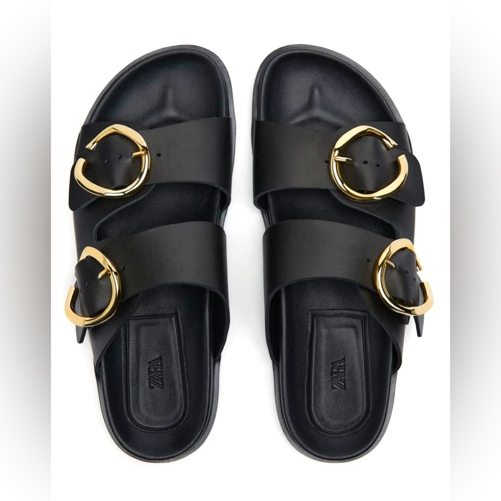 BUCKLED FLAT LEATHER SANDALS